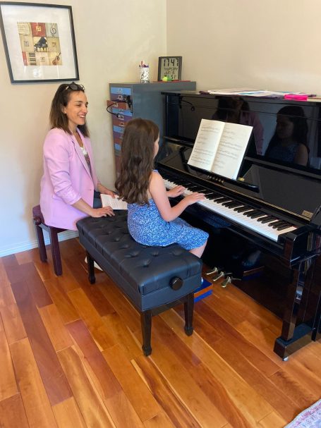 Piano lesson with a student 
